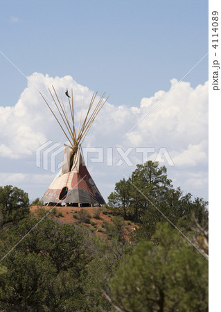 Tipi on the hill 4114089
