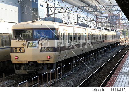 京都駅に停車中の「国鉄117系電車」（2011年） 4118812
