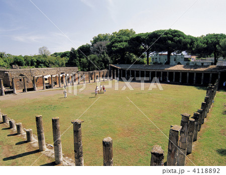 ナポリ郊外のポンペイ遺跡 4118892