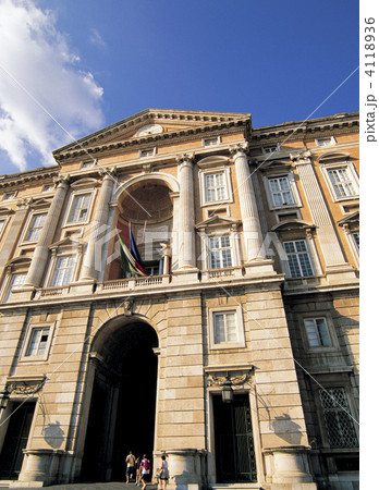 ナポリ郊外のカゼルタ王宮 4118936