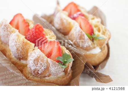 スイーツ　シュークリーム　苺 4121566
