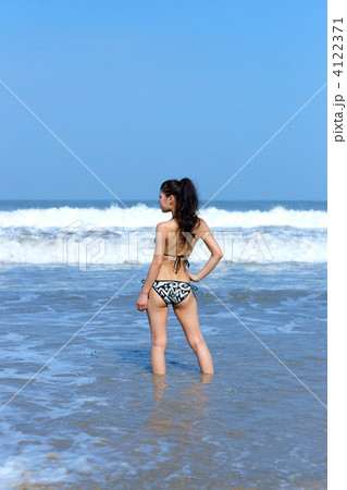 水着の若い女性(リゾート) 水着の若い女性(リゾート) 4122371