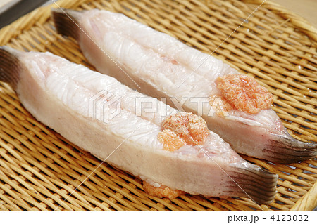 子持ちカレイの切り身　下処理済み 4123032