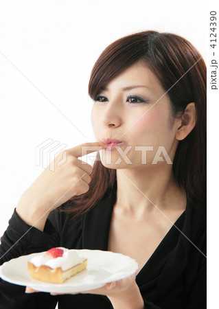 クリームをなめる女性 クリームをなめる女性 4124390