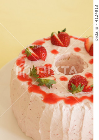 シフォンケーキ　苺　スイーツ 4124913