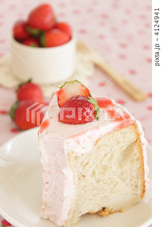 シフォンケーキ　苺　スイーツ 4124941