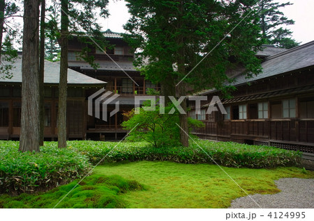 田母沢御用邸－クマザサの中庭(夏） 4124995