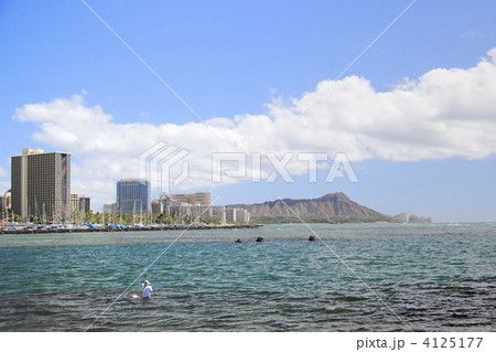 マジックアイランドから見たホノルルの街とダイヤモンドヘッド 4125177