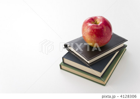 リンゴと本 4128306