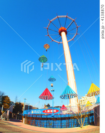 晴れた日の遊園地 4138870