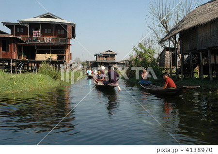 ミャンマー インレー湖の水上家屋 ミャンマー インレー湖の水上家屋 4138970