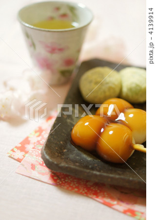 和菓子と緑茶 和菓子と緑茶 4139914
