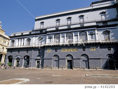 ナポリのプレビシート広場 4142203