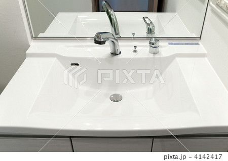 新築マイホームの洗面台 4142417