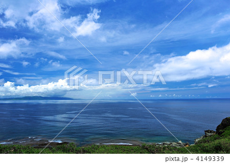 石垣島の御神崎から見る西表島と海原 石垣島の御神崎から見る西表島と海原 4149339