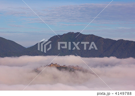 雲海に浮かぶ竹田城跡 雲海に浮かぶ竹田城跡 4149788