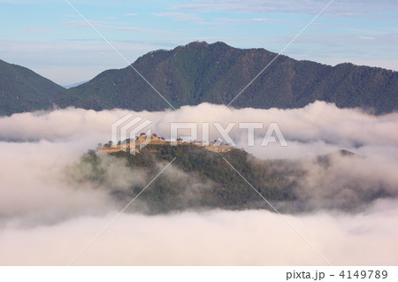 雲海に浮かぶ竹田城跡 4149789