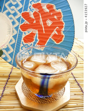 麦茶とうちわ 4153927