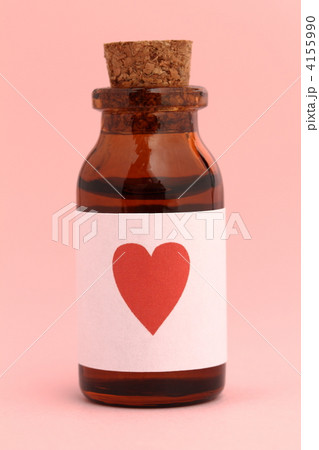 ハートマークのラベルの小瓶 ハートマークのラベルの小瓶 4155990