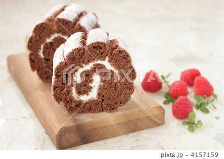 ロールケーキ ココア ラズベリー ロールケーキ ココア ラズベリー 4157159