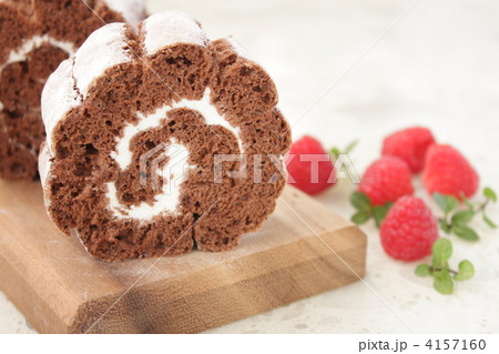 ロールケーキ　ココア　ラズベリー 4157160