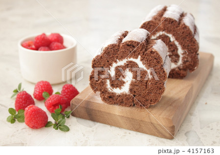 ロールケーキ　ココア　ラズベリー 4157163
