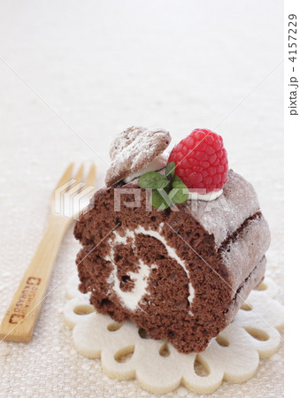 ロールケーキ　ココア　ラズベリー 4157229