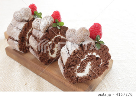 ロールケーキ　ココア　ラズベリー 4157276