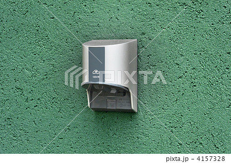 住宅の外壁にある、EVカー車用コンセント 4157328