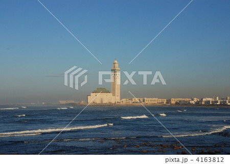 モロッコ　カサブランカ　大西洋とハッサン2世モスク 4163812