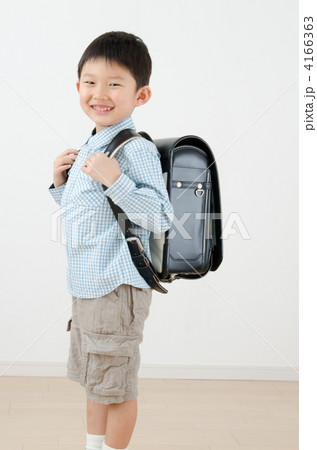 ランドセルを背負った男の子 4166363