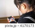 スマートフォンと子供 4170173