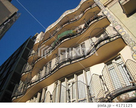 中庭側から見たカサ･バトリョ 4171125