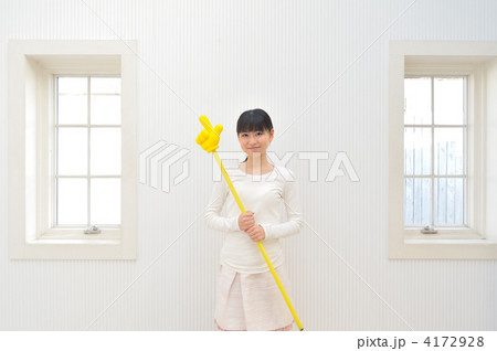お勧めポーズの若い女性 お勧めポーズの若い女性 4172928