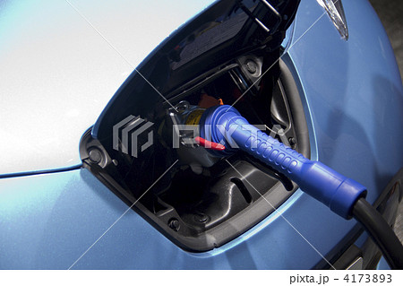 電気自動車充電中 電気自動車充電中 4173893