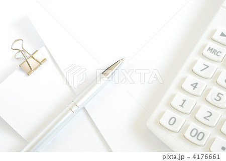 書類とペンと電卓 4176661