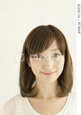 微笑む女性 4178459