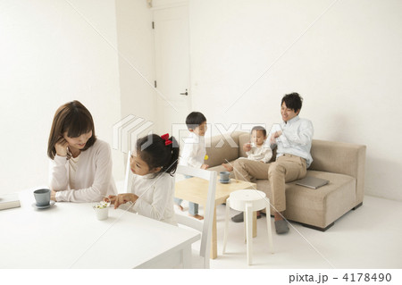 家族の団らん 家族の団らん 4178490