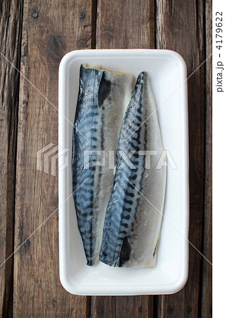 食品トレーに乗せたサバの切り身 塩サバフィーレ 食品トレーに乗せたサバの切り身 塩サバフィーレ 4179622