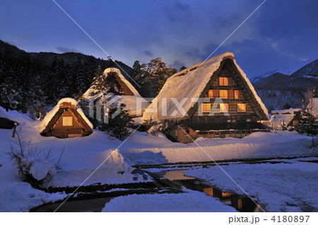 白川郷　明善寺　ライトアップ 4180897