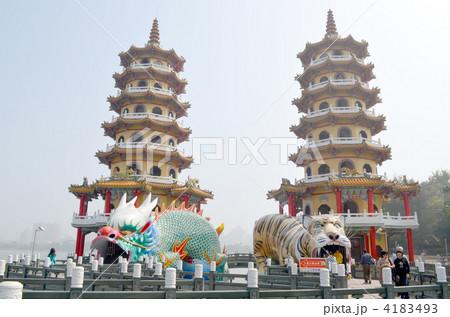 台湾 高雄市 龍虎塔 台湾 高雄市 龍虎塔 4183493