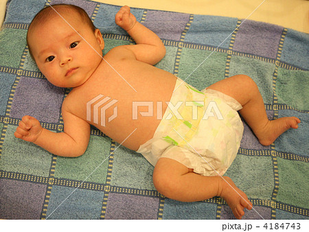生後２ヶ月の赤ちゃんの写真素材