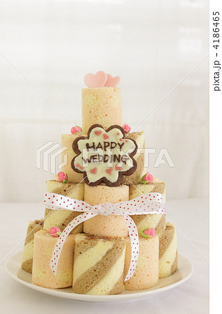 ロールタワー ウェディングケーキの写真素材