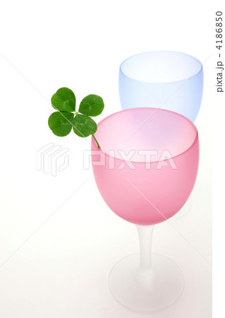 クローバーとペアグラス クローバーとペアグラス 4186850