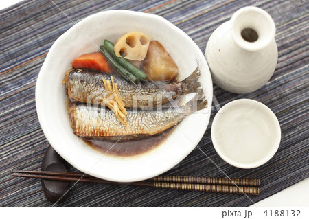 いわしの生姜煮と熱燗徳利 いわしの生姜煮と熱燗徳利 4188132