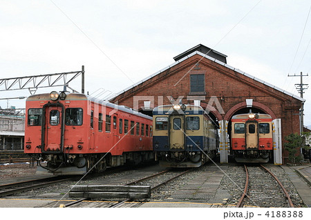赤レンガ車庫とキハ52 赤レンガ車庫とキハ52 4188388
