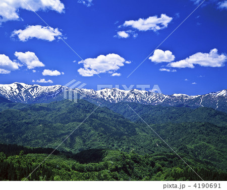 新緑の朝日連峰 4190691