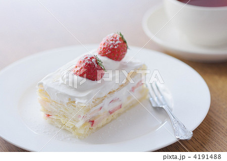 イチゴのミルフィーユとフォーク 4191488