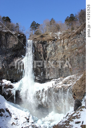 冬の華厳の滝 4191926