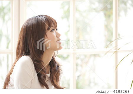くつろぐ女性 4192263